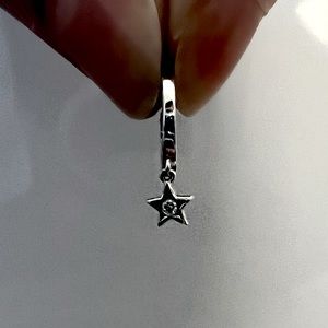 XIV KARATS White Gold Diamond Star Huggies Earrings